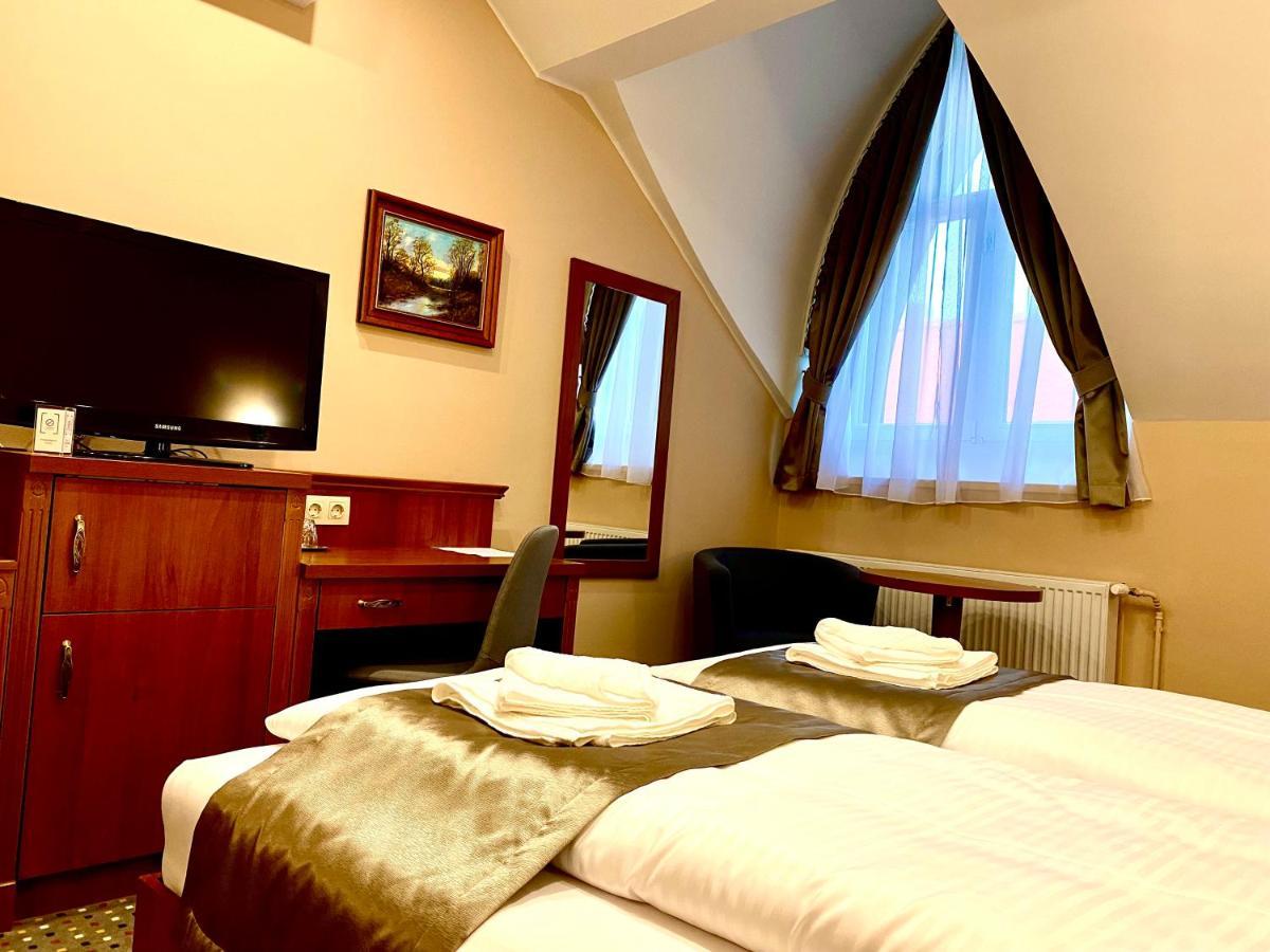 Borostyan Panzio Hotel Kaposvár Exterior photo