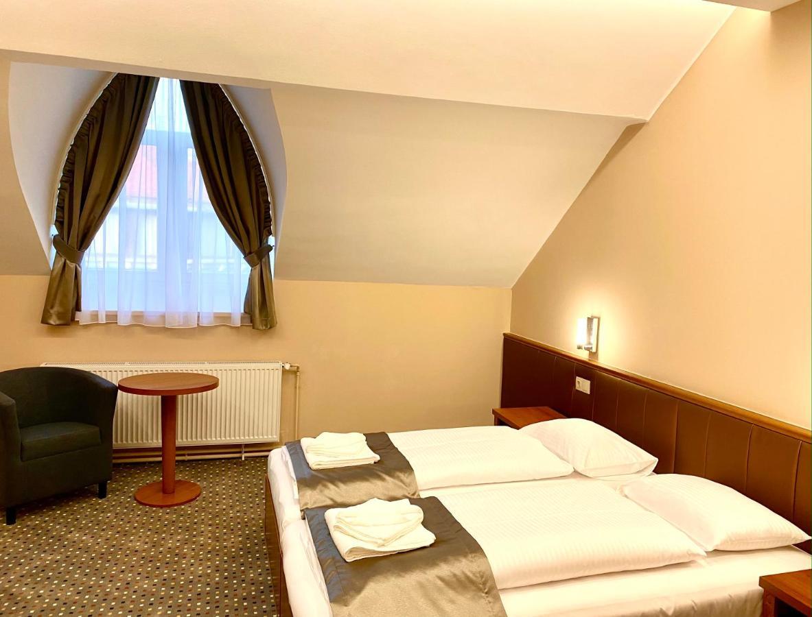 Borostyan Panzio Hotel Kaposvár Exterior photo