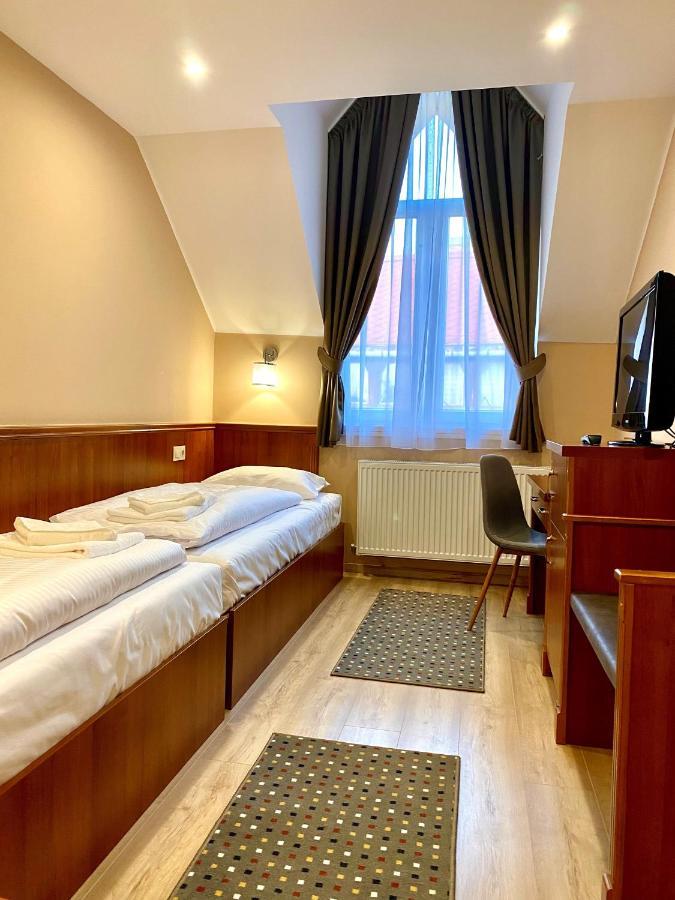 Borostyan Panzio Hotel Kaposvár Exterior photo